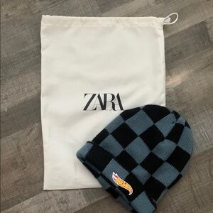 Zara Black and Blue Checkered Knit Hat